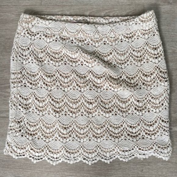 LOVE 21 Scalloped Crochet Skirt - Picture 1 of 4
